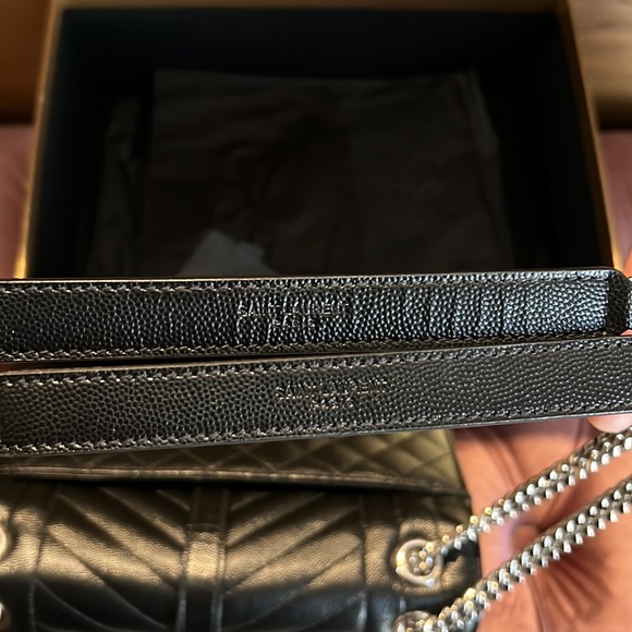 YSL MEDIUM ENVELOPE FLAP BAG - lightly used, no damage- original package - Picture 3 of 8